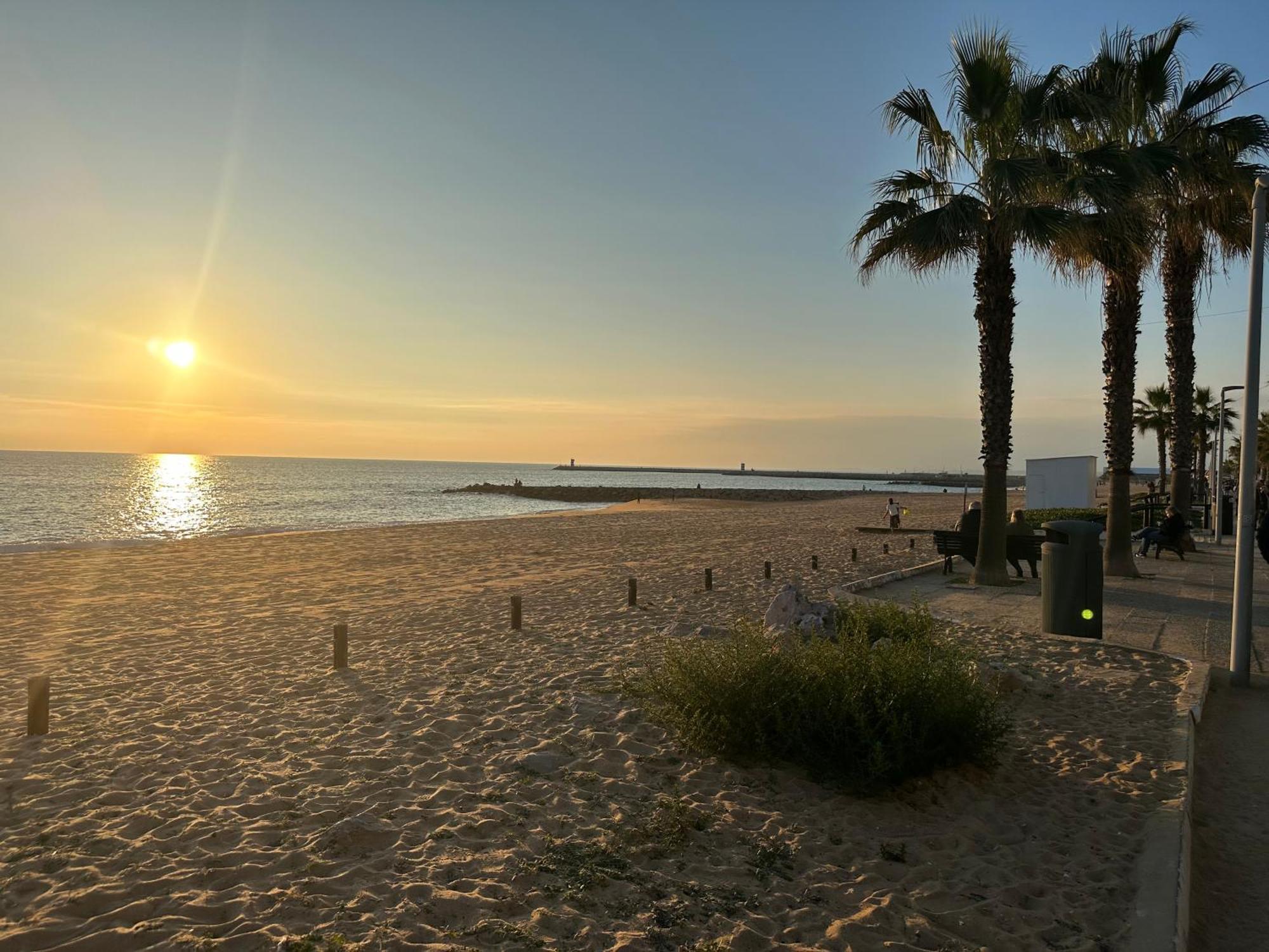 Quarteira Home Beach Ferias Tranquilas A 1Km Da Praia Totalmente Renovado エクステリア 写真